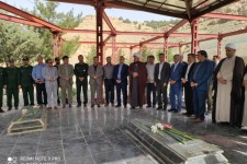 به مناسبت گرامیداشت سالگرد شهداء هفتم تیر قبور مطهر شهداء در شهرستان صحنه غبارروبی و گلباران شد