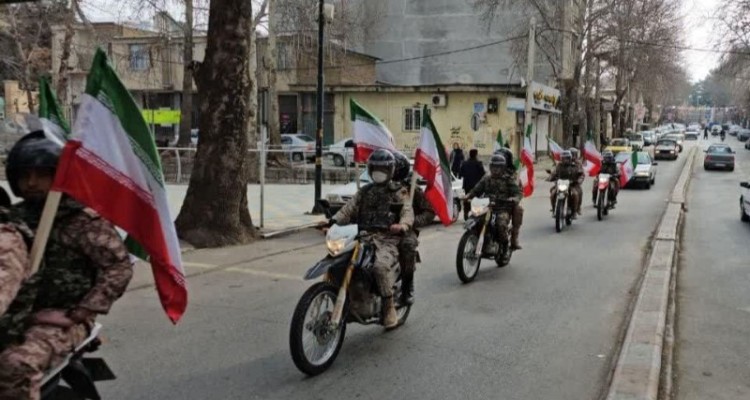 رژه موتوری و کاروان خودرویی در آغاز دهه فجر