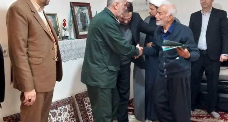 دیدار و تقدیر از خانواده شهدای شهرستان صحنه