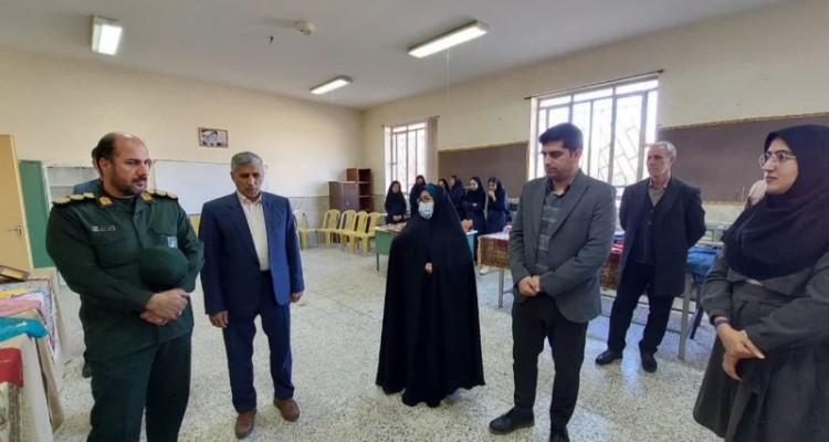 فرمانده سپاه صحنه از نمایشگاه دوخت و طراحی لباس بازدید نمود