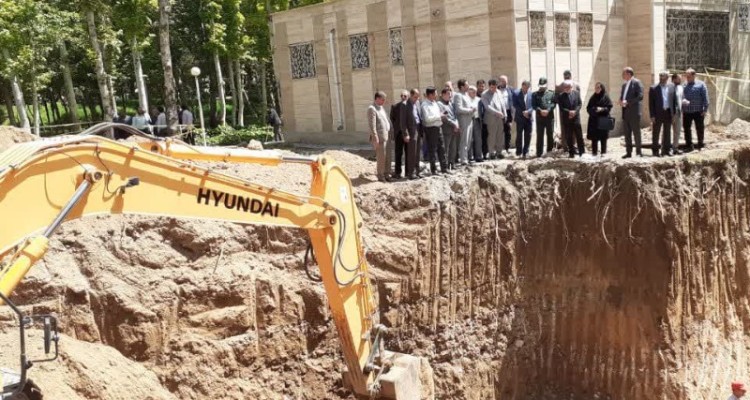 بازدید از ساخت زائرسرا صحنه