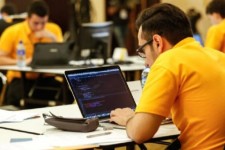 رقابت ۴۵۰۰ نفر در مسابقات هوش مصنوعی و برنامه‌سازی در دانشگاه شریف