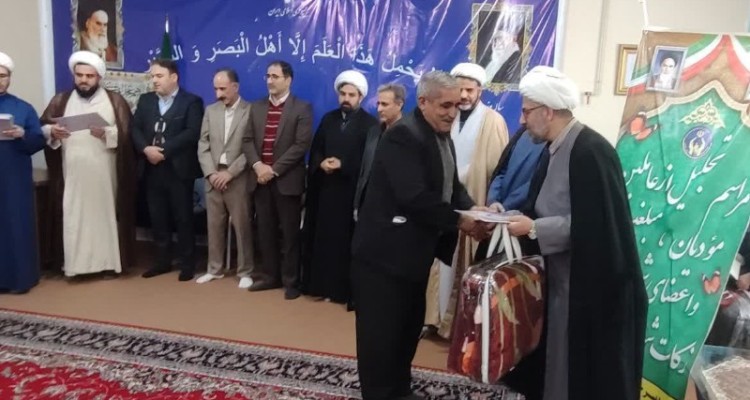 تجلیل از عاملین زکات در صحنه