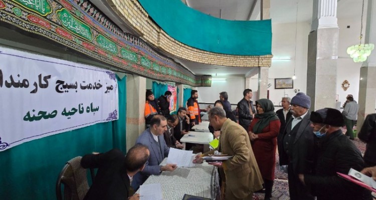 برپایی میز خدمت به مناسبت هفته مقاومت 