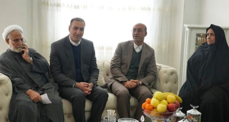 دیدار استاندار کرمانشاه با خانواده شهید سردار جعفری