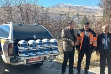 آموزش ایمنی و ترافیک وتوزیع کلاه کاست در دینور