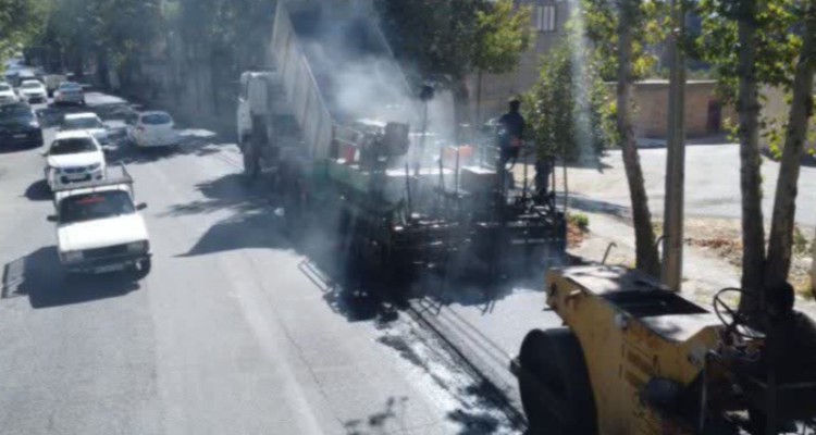 اجرای روکش آسفالت در بلوارهای اصلی و فرعی صحنه