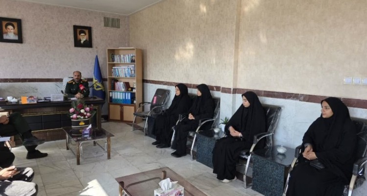 نشست خبری فرمانده سپاه شهرستان صحنه و تشریح برنامه‌های هفته بسیج   