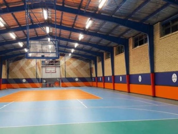 دینور، بی‌بهره از سالن ورزشی مسقف