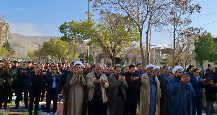 اقامه باشکوه نماز عید فطر در شهرستان صحنه