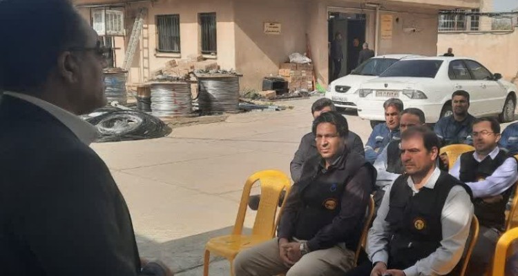 برگزاری مراسم گرامیداشت روز سیمبان در مدیریت توزیع برق شهرستان صحنه