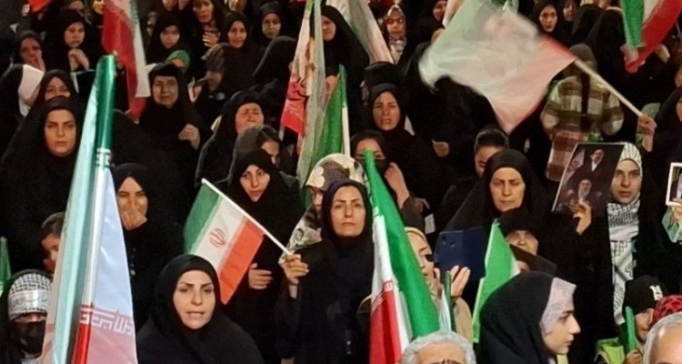 اجتماع دختران جان‌فدای ایران در صحنه