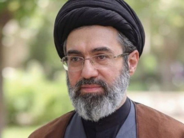 رهبر معظم انقلاب اسلامی:ارتش اسلام دلاورانه از کشور دفاع می‌کند