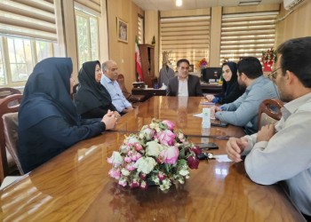 نشست فرماندار صحنه با زعفران‌کاران استان در جهاد کشاورزی شهرستان.