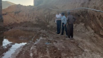 بازدید بخشدار مرکزی صحنه از روستای دوآب و بررسی موضوع آسیب به مخزن آب شرب