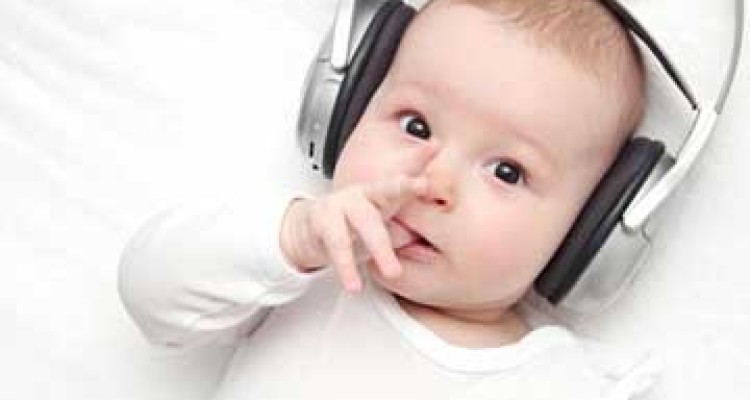 شنوایی نوزاد را حتما بسنجید 