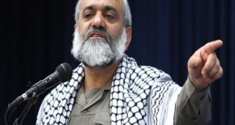 متأسفانه برخی راه‌حل تمام مشکلات کشور را در خارج می‌بینند