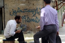 گفتگوی متفاوت امروله با دو فال گیر و کف بین صحنه ای / وقتی خرافه گری راهی برای فرار از واقعیت می شود 