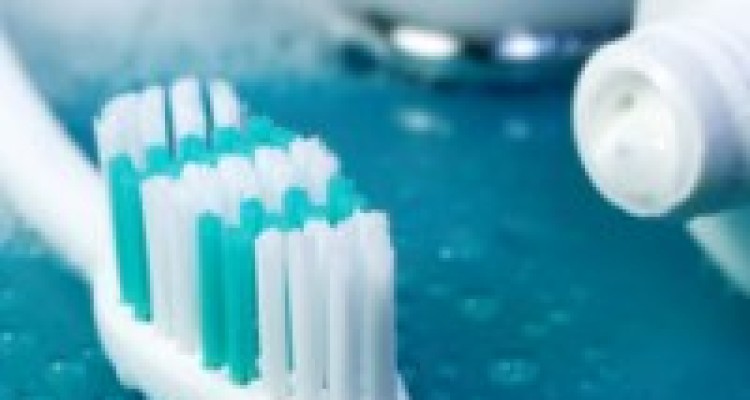 اشتباهات رایج هنگام مسواک زدن 