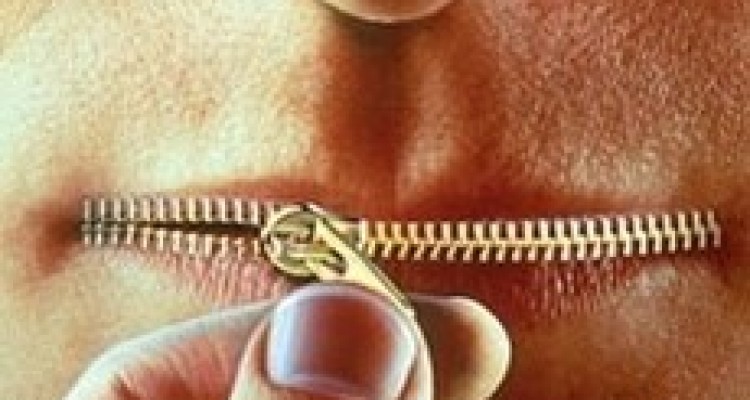  کم حرفی در رابطه، یعنی وضعیت قرمز؟! 