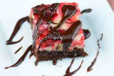  طرز تهیه د سر موزاییکی گیلاس و شکلات 