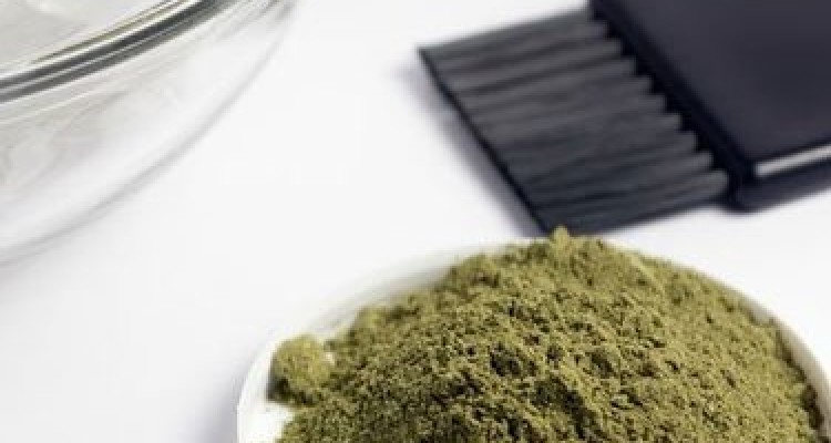  فواید استفاده از حنا برای مو 