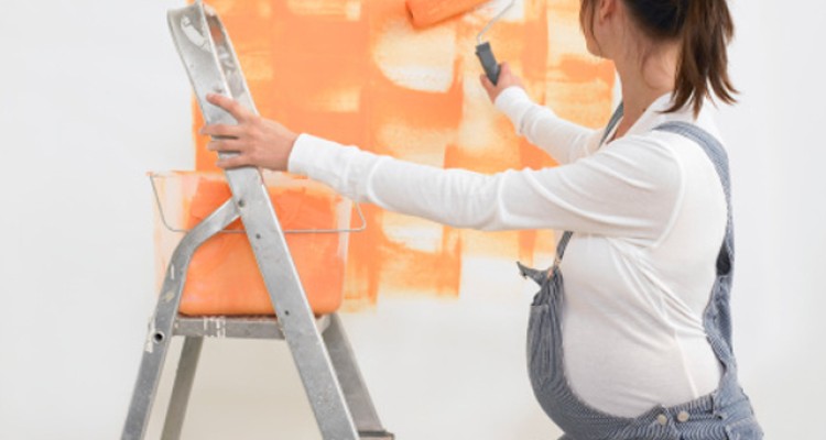  عوارض بوی رنگ برای خانم های باردار 