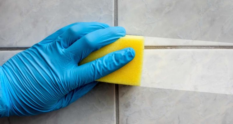  نحوه تمیز کردن لکه های روی دیوار 