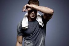  عرق کردن زیاد نشانه چیست و چگونه آن را برطرف کنیم؟ 