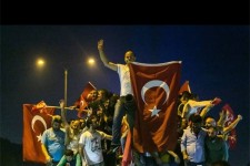 کودتای نظامی شبانه در ترکیه/آنکارا: فتح‌الله گولن عامل کودتا است/اردوغان: کودتاگران بهای سنگینی خواهند پرداخت/ 60 نفر کشته شدند