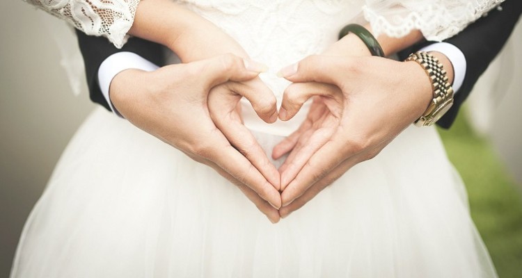  خوب و بد پیش قدم شدن دختران در ازدواج 