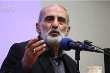 دولت در کلاس اقتصاد مقاومتی رفوزه شده است/ کنار بکشند هم به نفع ملت است هم به نفع خودشان