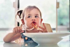 راهنمای تغذیه کودکان در اولین دهه زندگی