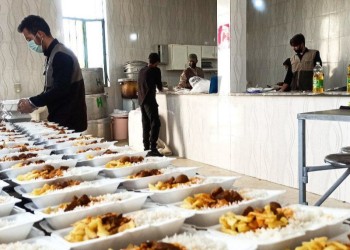 پخت و توزیع یک هزار پرس غذای گرم توسط گروه های جهادی بسیج سپاه شهرستان صحنه