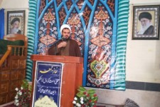 حجت الاسلام والمسلمین محمد رضا خاص امیری در نماز عبادی سیاسی جمعه این هفته میلاد حضرت زینب(س) و روز پرستار را تبریک گفتند