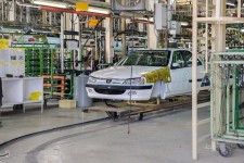 دلایل افزایش قیمت خودرو از زبان یک نماینده / مسابقه افزایش قیمت بازار و کارخانه ادامه‌دار شده