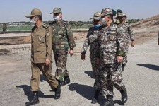 بازدید سرزده فرمانده کل ارتش از منطقه سیل زده کنارک