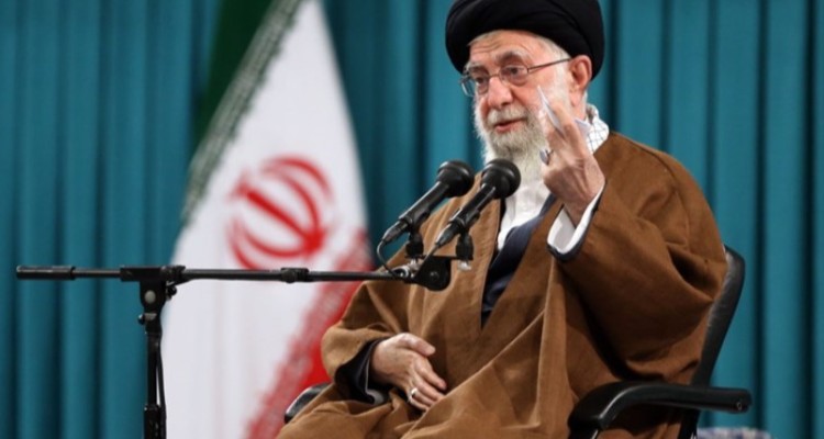 امام خامنه‌ای: هیأت کانون جهاد تبیین است؛ نقش خود را در مقابل جنگ رسانه‌ای علیه ملت بیابید