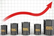 رکورد های پی‌درپی قیمت نفت/ بازار جهانی نیازمند افزایش عرضه ایران