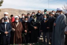 غبار روبی و عطر افشانی مزار شهدا در شهرستان‌صحنه