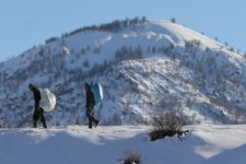 کولبر کردستان توسط بنیاد برکت مشغول به‌ کار شدند