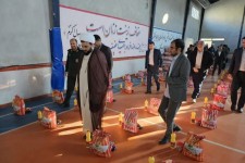 ۱۸۵۰ بسته معیشتی و آجیل شب یلدا توسط سپاه پاسداران به نیازمندان شهرستان صحنه اهدا شد