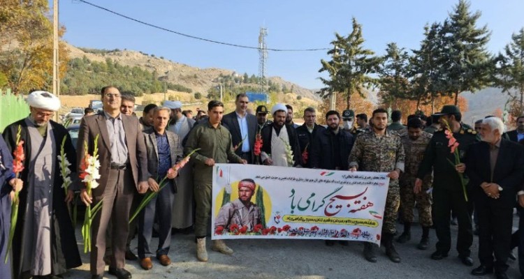 گل افشانی مزار شهدا در صحنه