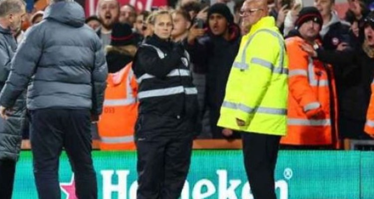 درگیری سرمربی تاتنهام با هواداران خودی