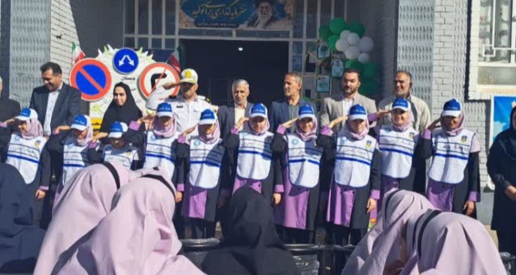 برگزاری مراسم همیار پلیس در مدارس ابتدایی شاهد امام حسین (ع )و شاهد حضرت رقیه(س) شهر صحنه