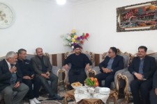 دیدار فرماندار و اعضای شورای تامین شهرستان صحنه با خانواده یوسف کرمی، یکی از مجروحان ناو دنا