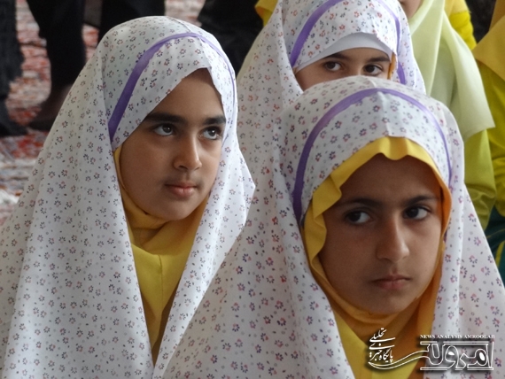 جشن تکلیف دختران دانش آموز صحنه ای برگزار شد + تصویر جشن تکلیف دختران دانش آموز صحنه ای برگزار شد + تصویر
