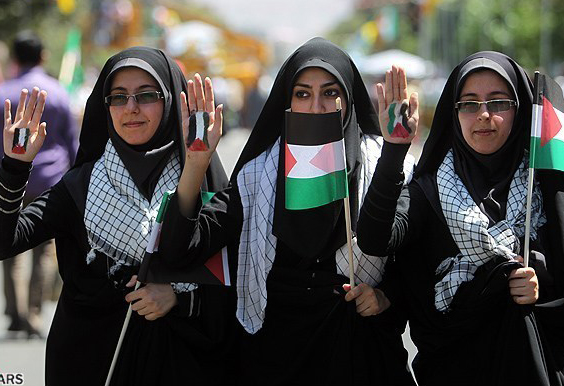 راهپیمایی علیه کودک کشی در یمن توسط مردم صحنه ای برگزار می شود راهپیمایی علیه کودک کشی در یمن توسط مردم صحنه ای برگزار می شود