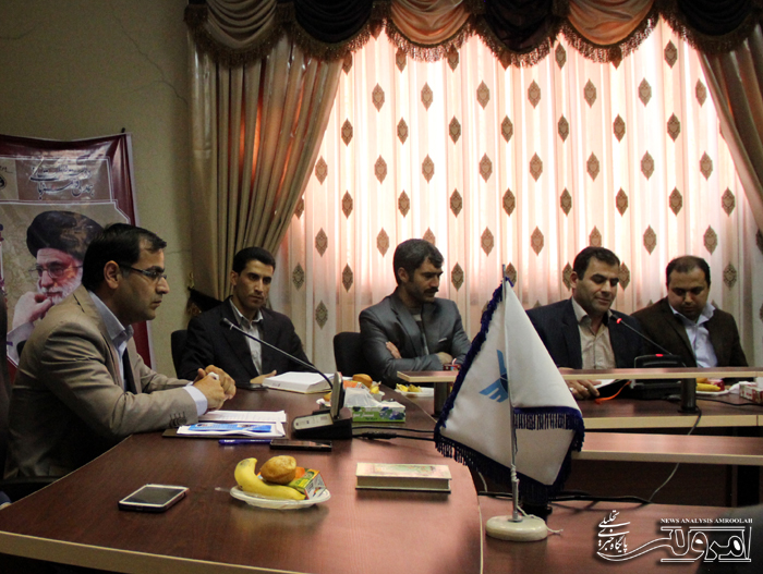 کار معلم ، تعلیم و تربیت است کار معلم ، تعلیم و تربیت است