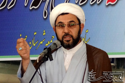 دشمن از هر روزنه ای و به هر بهانه ای به دنبال ضربه زدن به نظام است دشمن از هر روزنه ای و به هر بهانه ای به دنبال ضربه زدن به نظام است